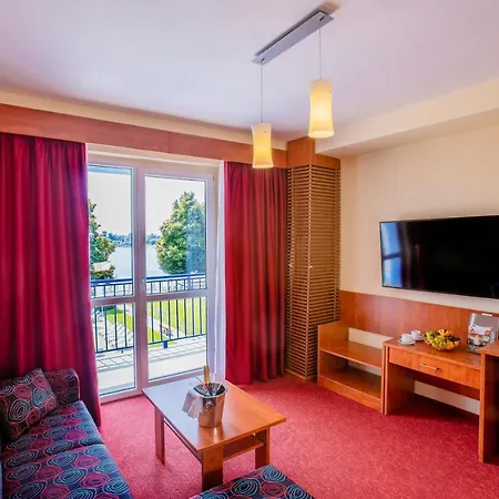 Aqua - Family Friendly Готель 4*