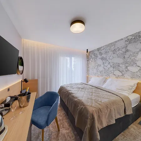 Aqua - Family Friendly