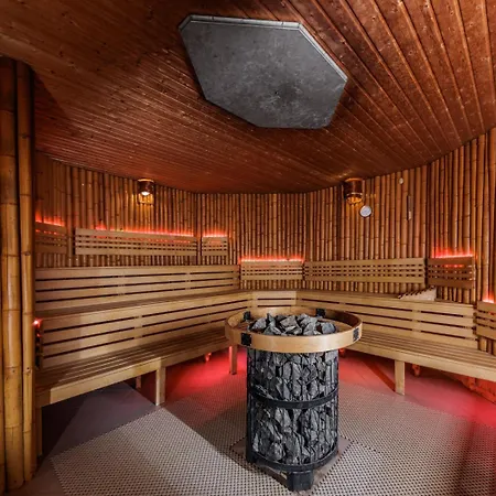 Aqua - Family Friendly Hotel