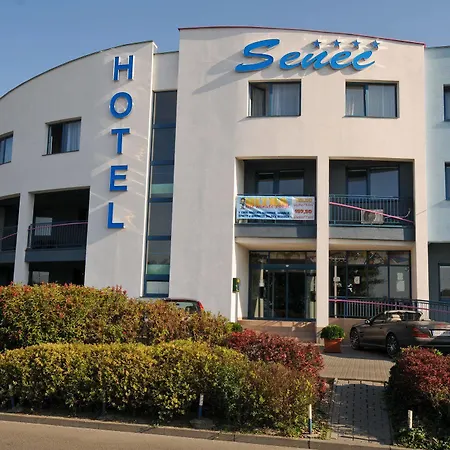 Aqua - Family Friendly Hotel Senec